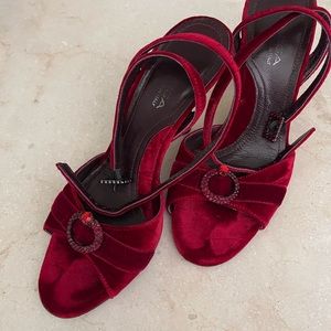 Red Velvet shoes for ultimate feminine elegance and originality.